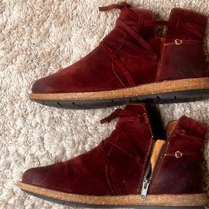 Born bottie red wine size 11 like new